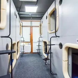 Av-1 Capsule Hotel cápsula