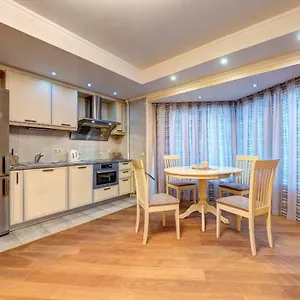  Апартаменты Near The Shopping Center Gulliver